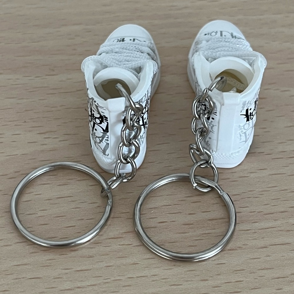 3D Mini White and Black Fashion Sneaker Keychain BNIB - Picture 4 of 14
